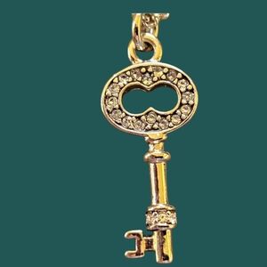 🗝️JUICY COUTURE Signature Key Necklace - NWOT🗝️